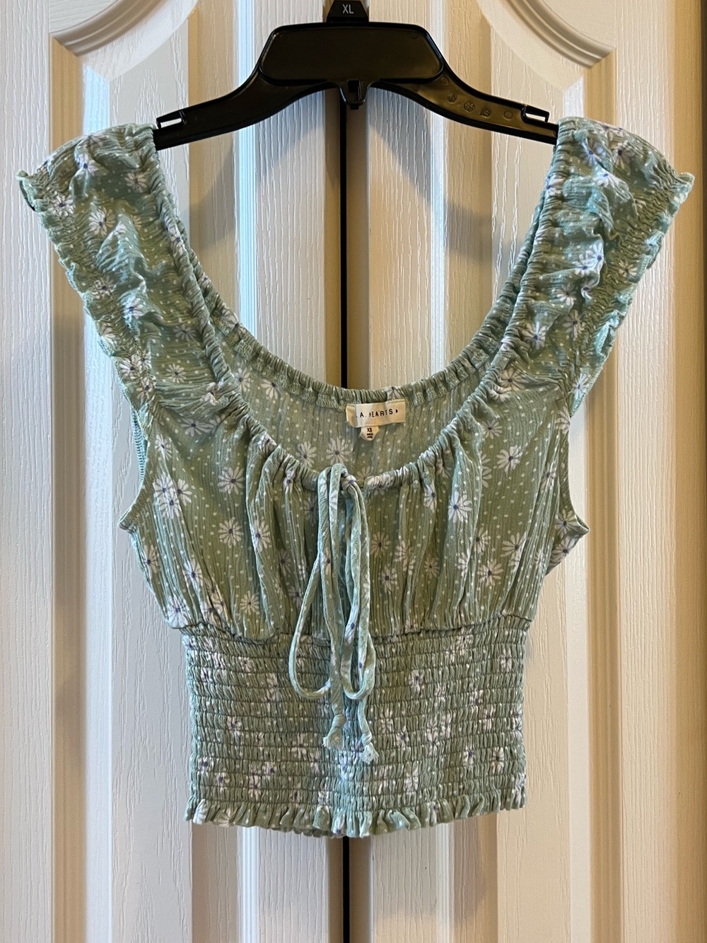 LA Hearts Pacsun Light Green Floral Crop Top